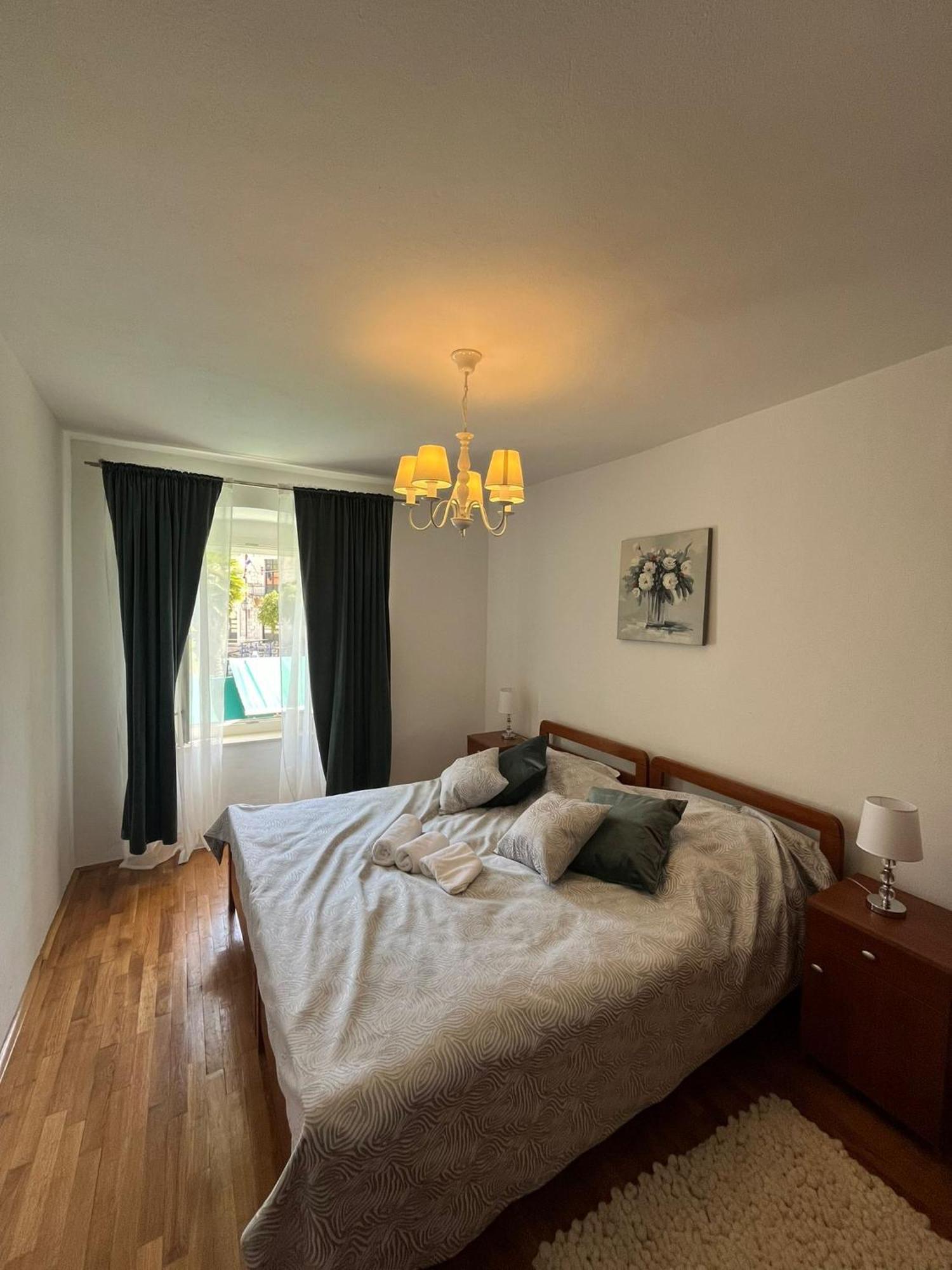 Main Street Apartment Ston Esterno foto