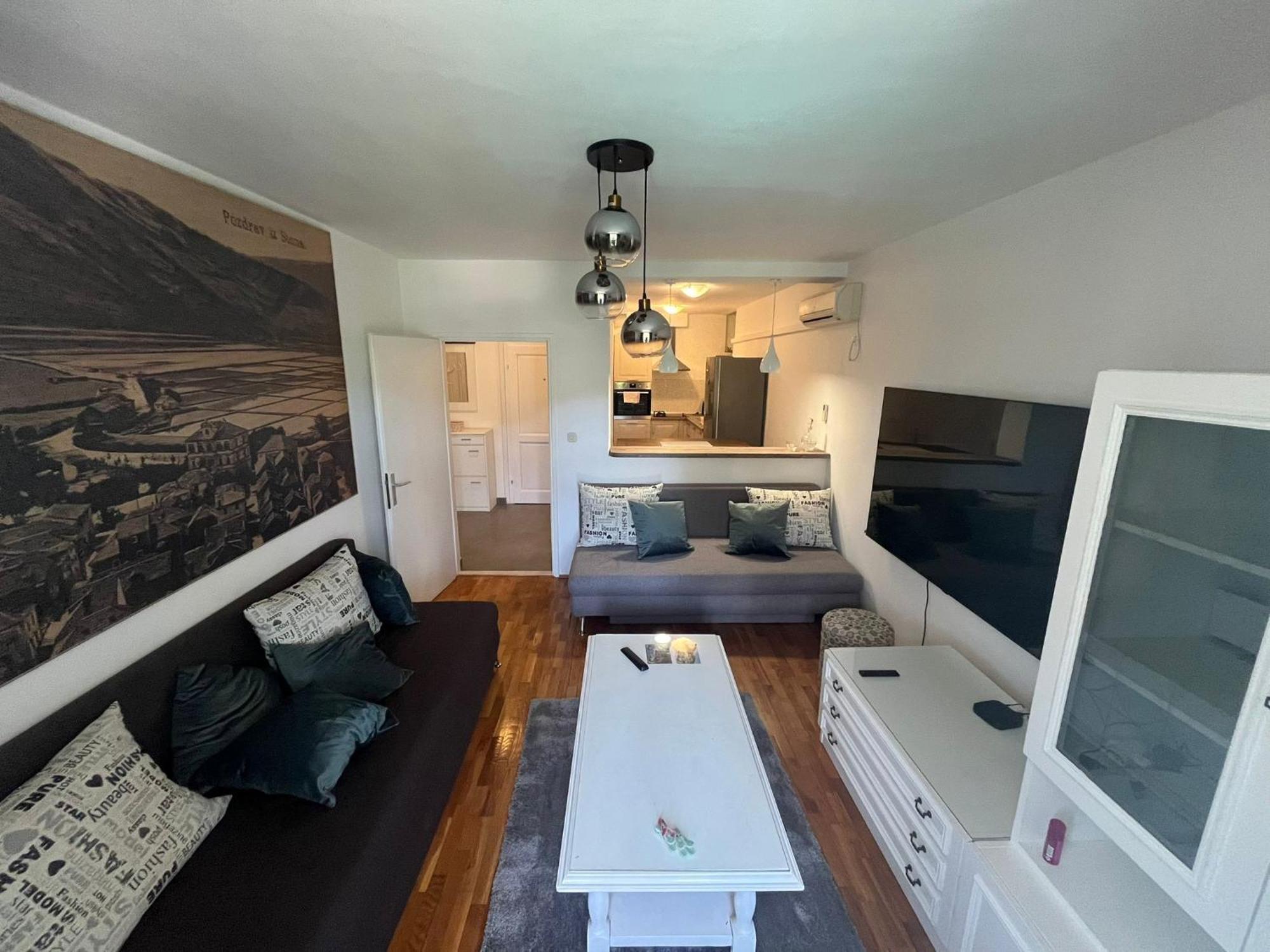 Main Street Apartment Ston Esterno foto