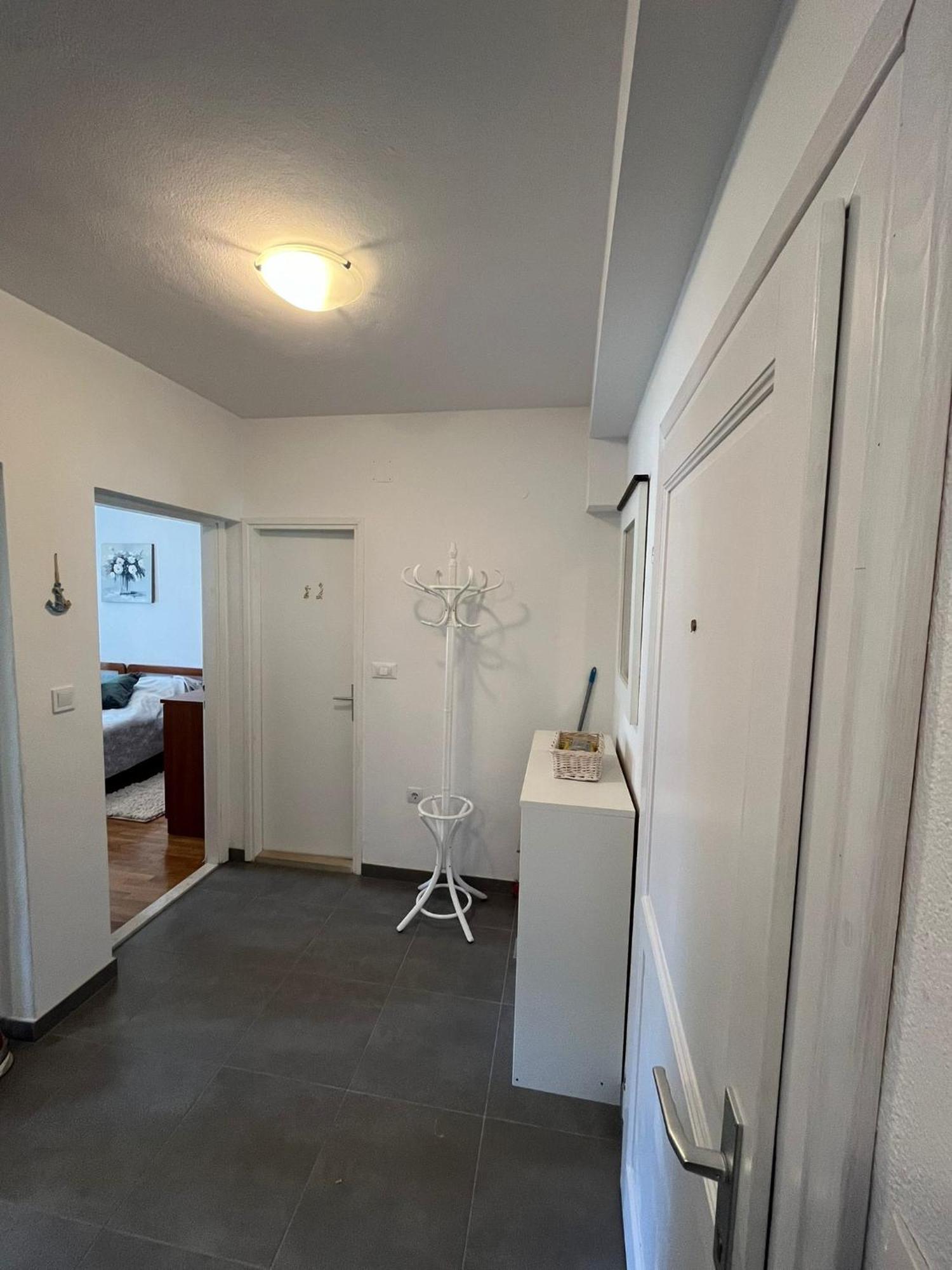 Main Street Apartment Ston Esterno foto