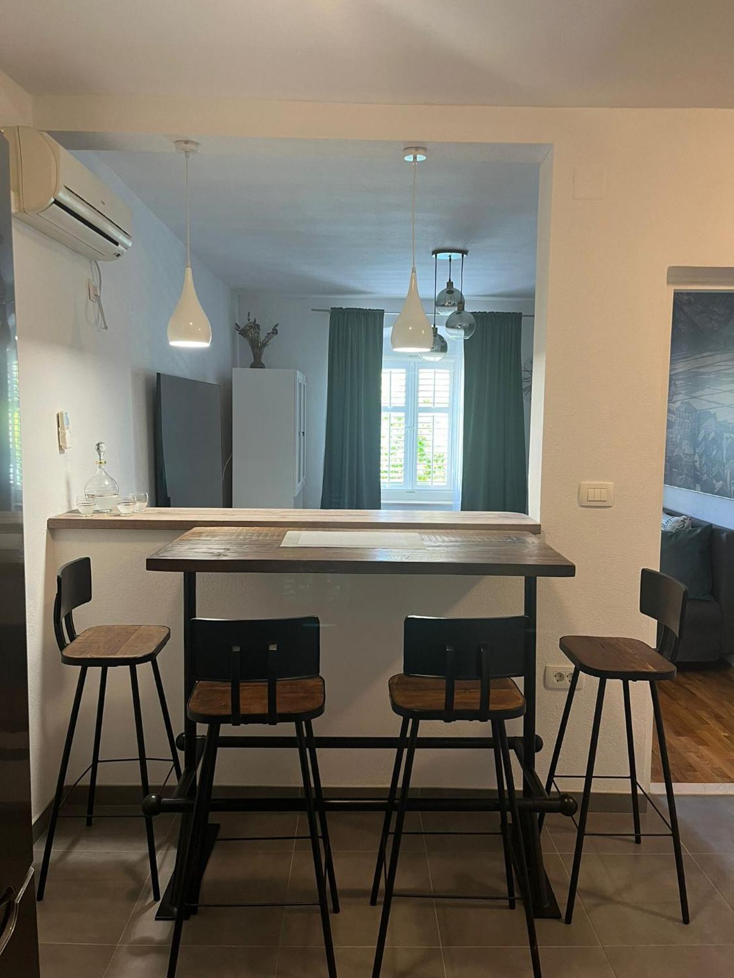 Main Street Apartment Ston Esterno foto