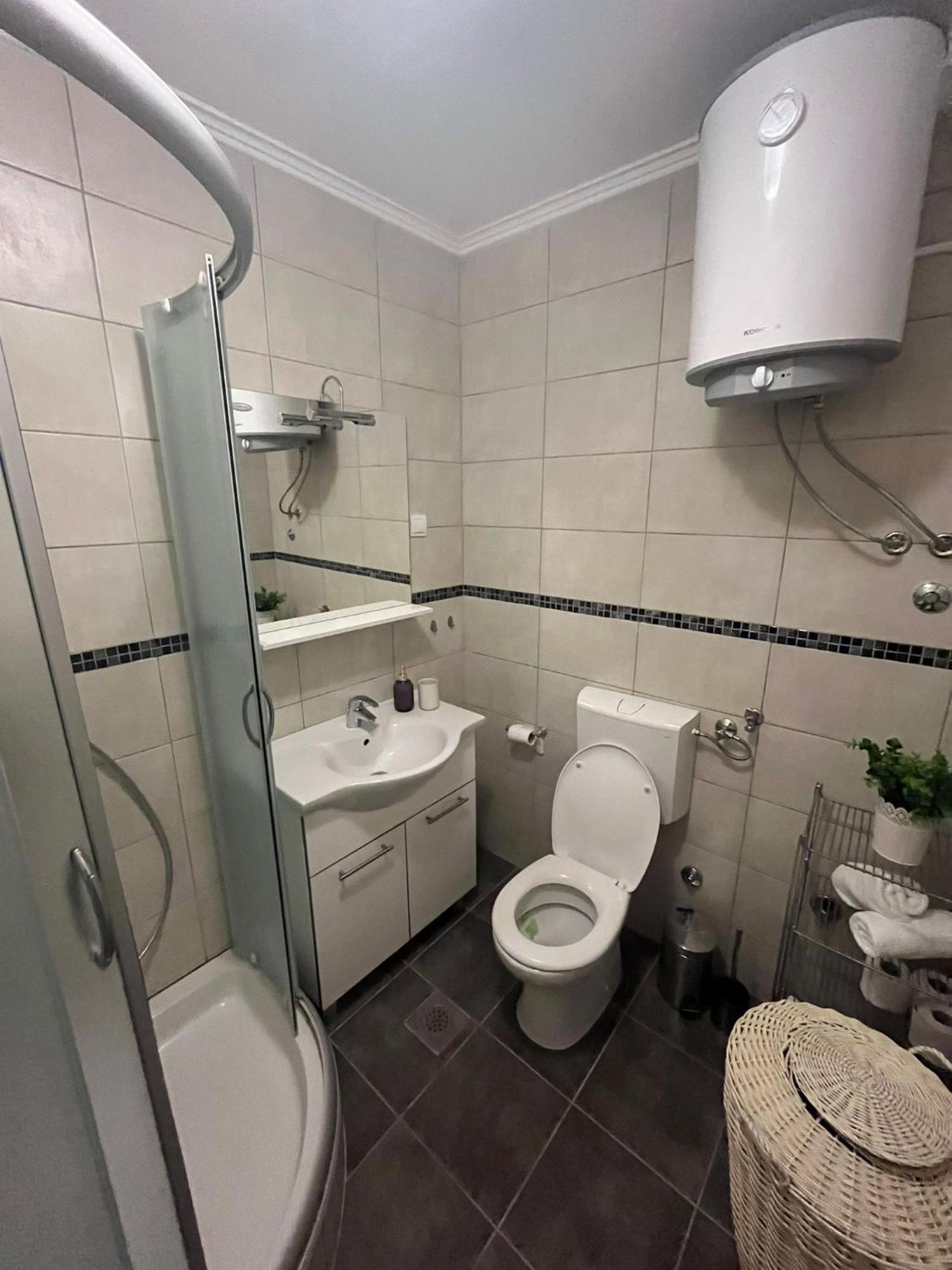 Main Street Apartment Ston Esterno foto