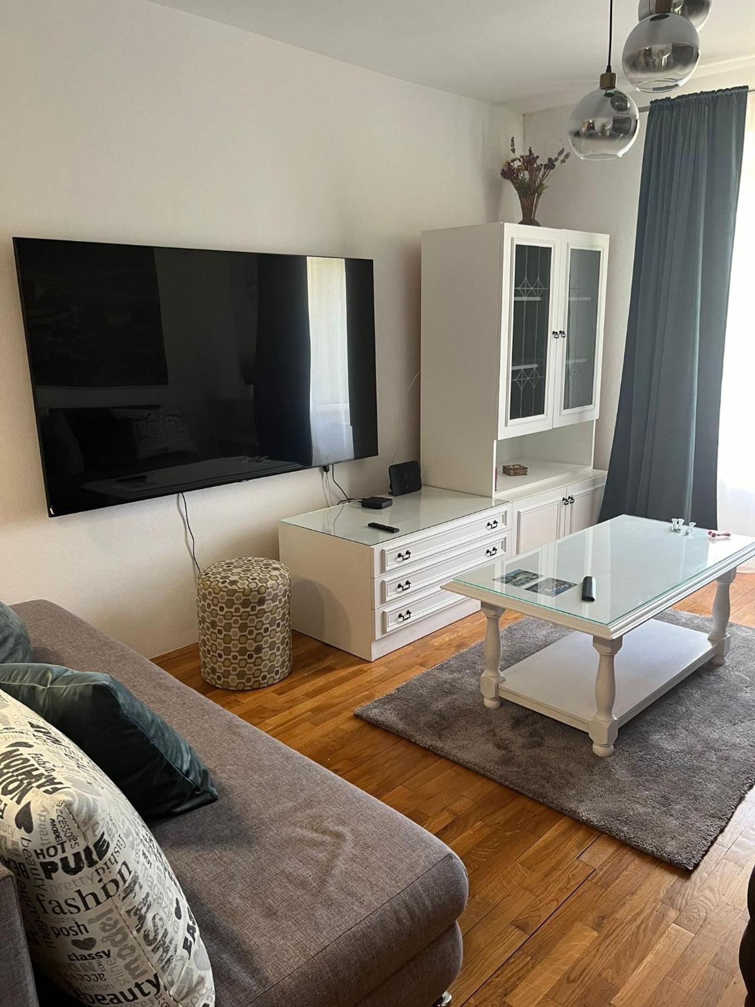 Main Street Apartment Ston Esterno foto