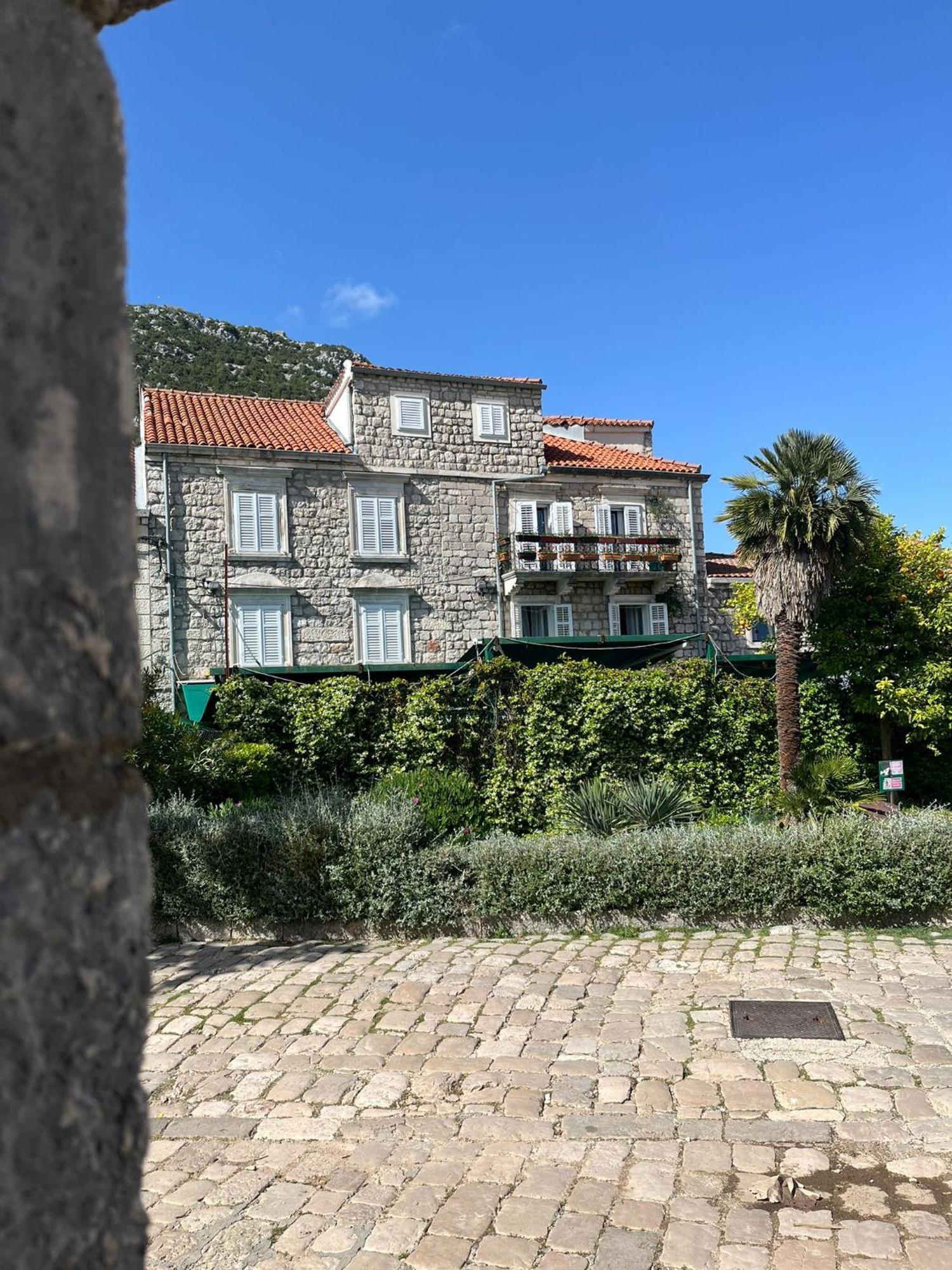Main Street Apartment Ston Esterno foto