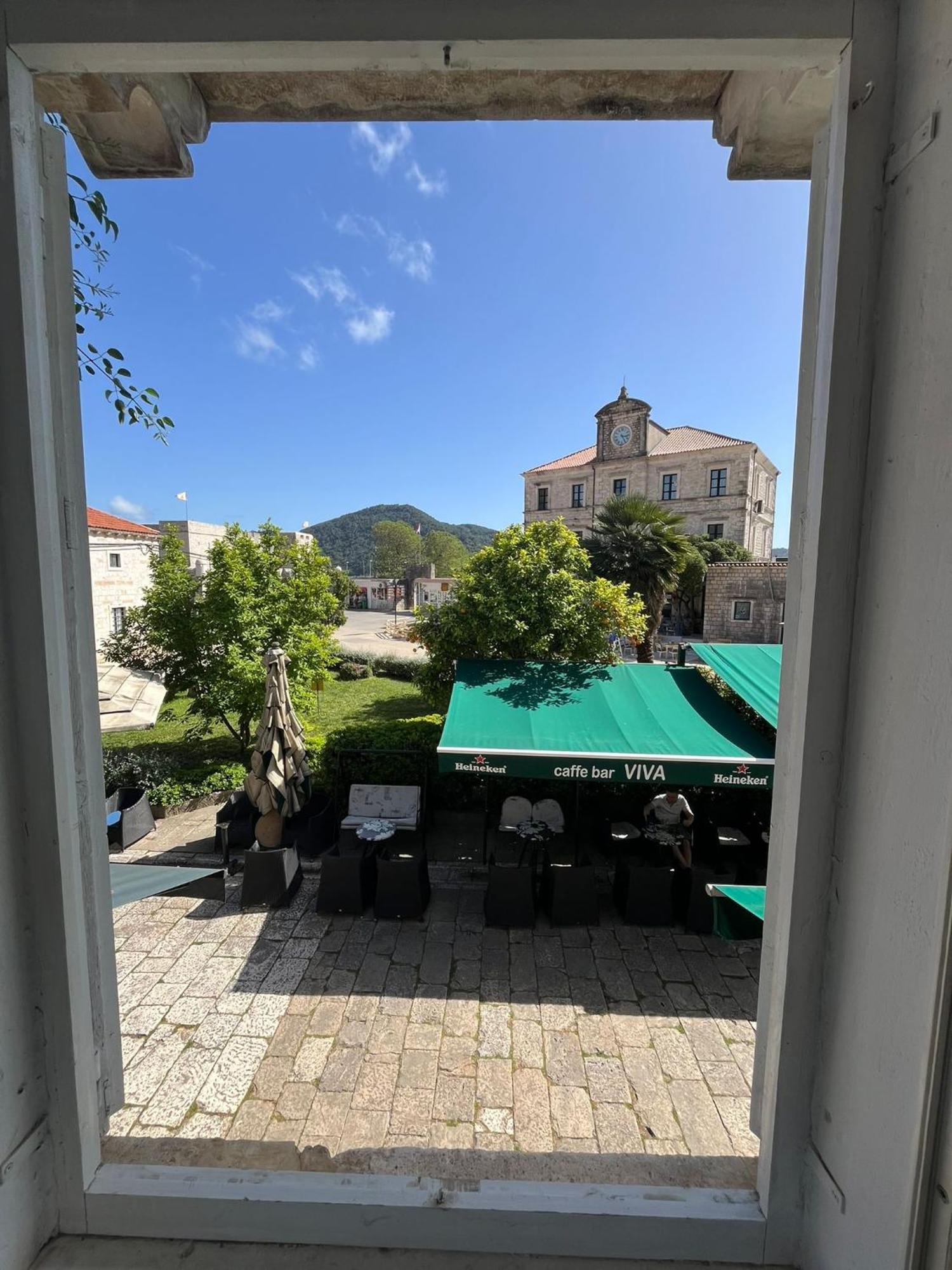 Main Street Apartment Ston Esterno foto